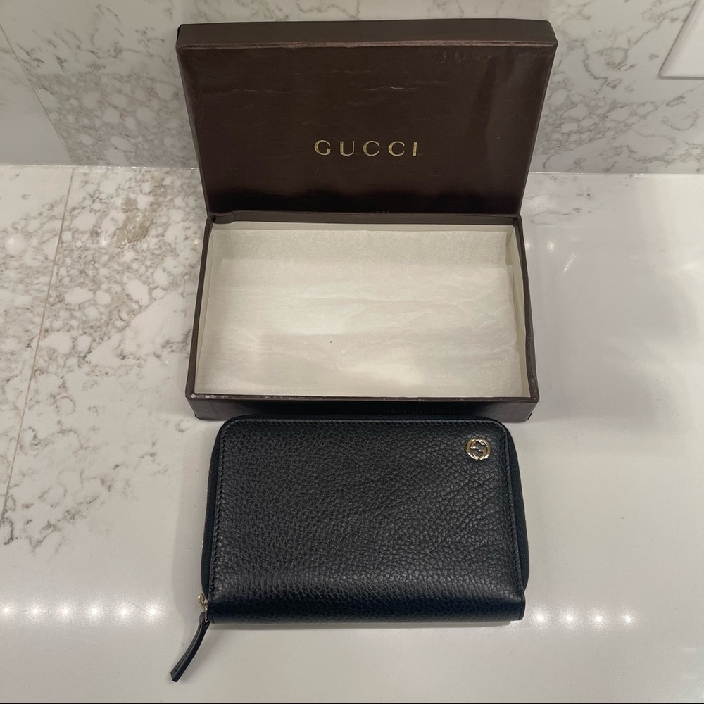 Gucci Black Wallet Sleek Leather Design